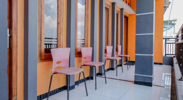 OYO 1351 Tanggulasi Resto & Residence Syariah, Брондау Қонақ үй Magetan 