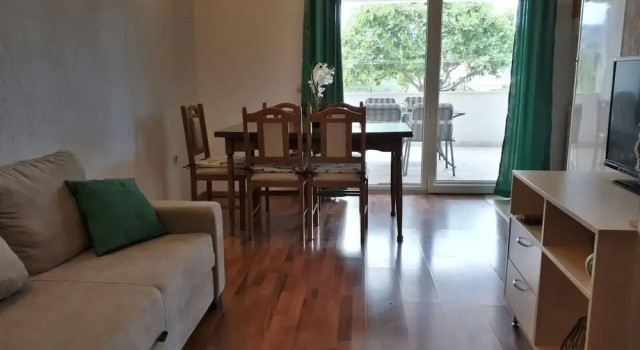 Lovely 2-bedroom Apartment in Poljica