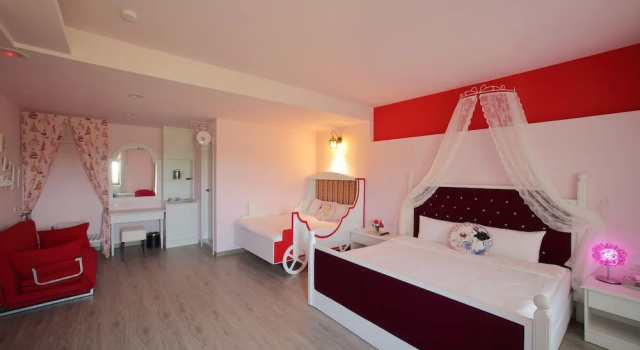 Четырёхместный номер Standard с балконом Happy Together B&B