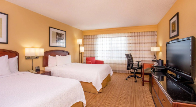 Четырёхместный номер Standard Courtyard by Marriott Hartford Manchester