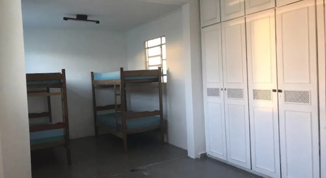 Wallys House Hostel, Забронировать Хостел Отели Минас-Жерайс с парковкой, Парковка