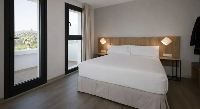Двухместный номер Deluxe с балконом Petit Palace Vargas
