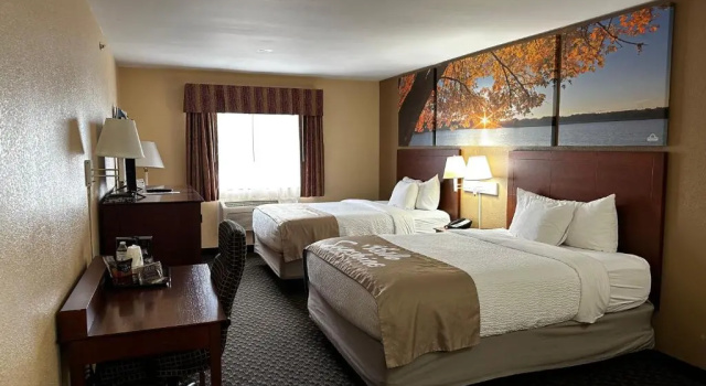 Четырёхместный люкс Days Inn by Wyndham Imlay City