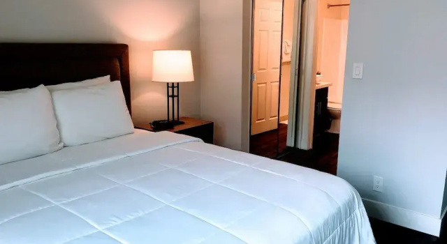 LA Westwood Deluxe Suites, Забронировать Отель Отели Большого Лос-Анджелеса с парковкой, Парковка