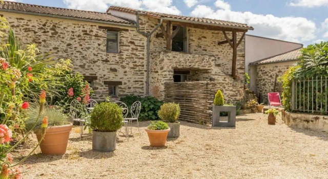 Gîte de charme avec vélos dans un village viticole proche Clisson et Puy du Fou - FR-1-306-818, Забронировать Отель Тифож Замок Пюи-дю-Фу