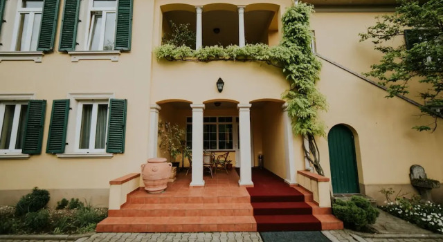 Hotel La Residenza, Забронировать Отель Тимишоара Тимиш, рядом с Roses Park