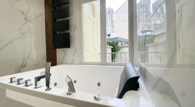Апартаменты Le Clovis Suites SPA Sauna