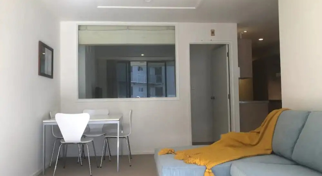 Spacious 2BR Near Westfield Newmarket, Забронировать Апартаменты/квартира Отели региона Окленда с парковкой, Парковка