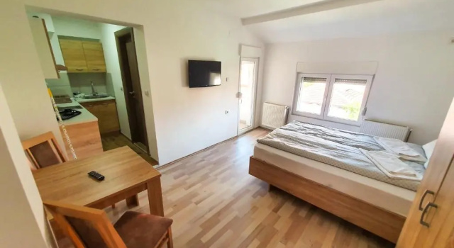 Студия с балконом Apartments Velickovic
