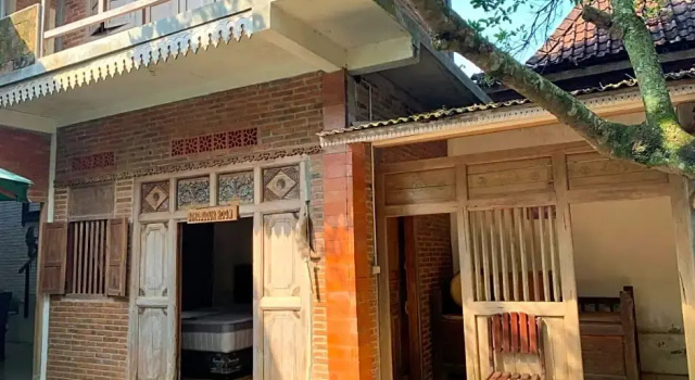 Bu Condro Homestay by Luxury Degree