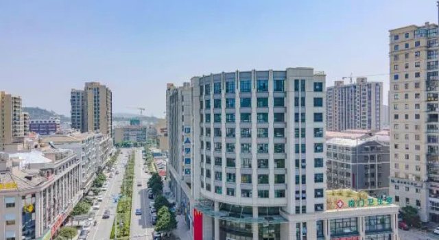 Yinji Hotel (Yuhuan Wuyue Plaza)
