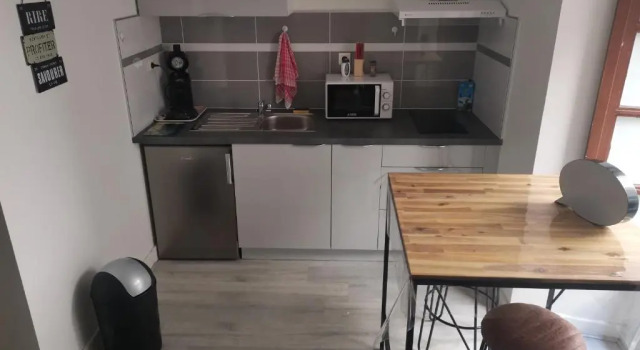 Beau STUDIO rénové lumineux , calme , wifi, Rezervasyon Otel Cahors Lot Valley, Saint-Cyr Dağı yakınındaki