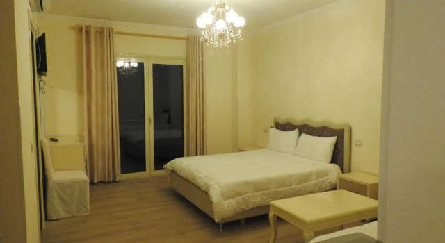 Hotel 3 Vellezerit