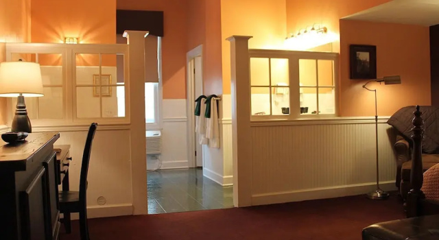 County Clare Irish Hotel & Pub, Забронировать Отель Милуоки Висконсин, рядом с Discovery World