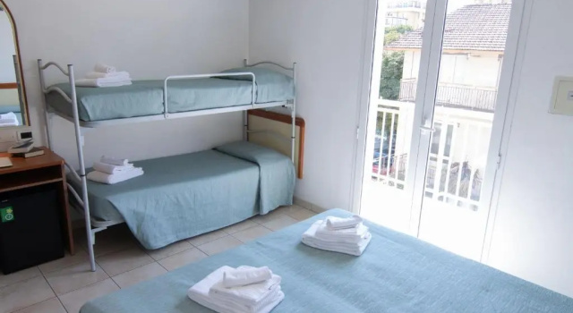 Семейный номер Standard с балконом и с видом на море HOTEL ADRIA BEACH