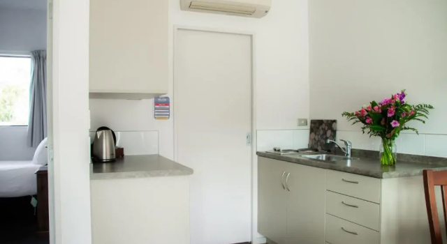 Апартаменты Carrick Lodge Motel