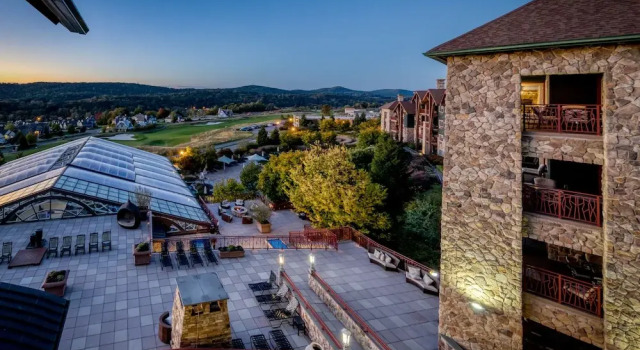 Grand Cascades Lodge, Забронировать Отель Гамбург Нью-Джерси