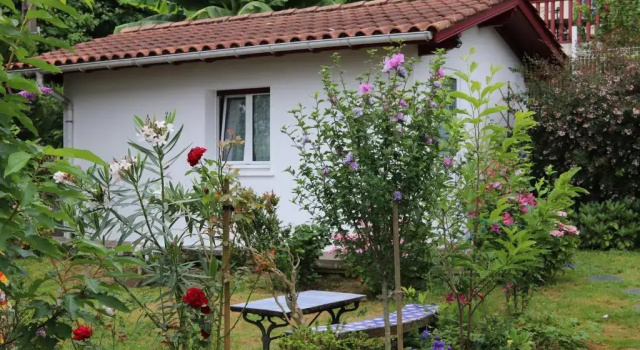 Двухместный номер Standard с видом на сад Chambres d'hôtes "HOR DAGO" près de la gare d'Hendaye avec le petit-déjeuner