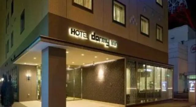 Кровать в общем номере Dormy Inn Asahikawa