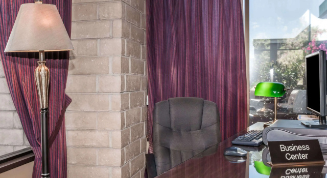 Days Inn & Suites by Wyndham Sunnyvale, Забронировать Отель Саннивейл Silicon Valley