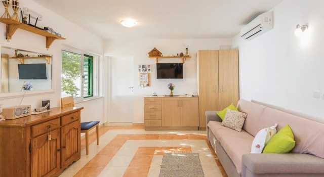 Stunning Home in Podgora w/ Wifi and 1 Bedrooms