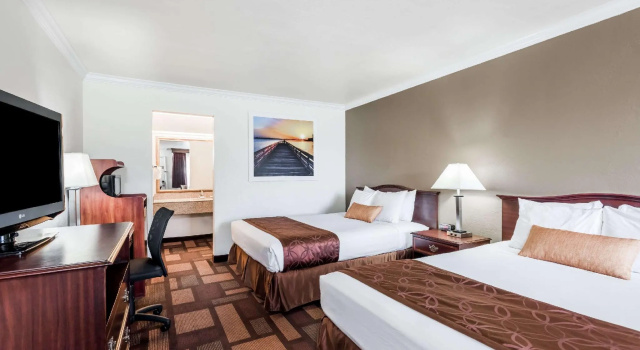 Четырёхместный люкс Days Inn & Suites by Wyndham Lodi