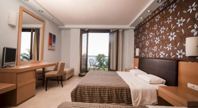 Трёхместный номер Standard с видом на улицу Mistral Hotel