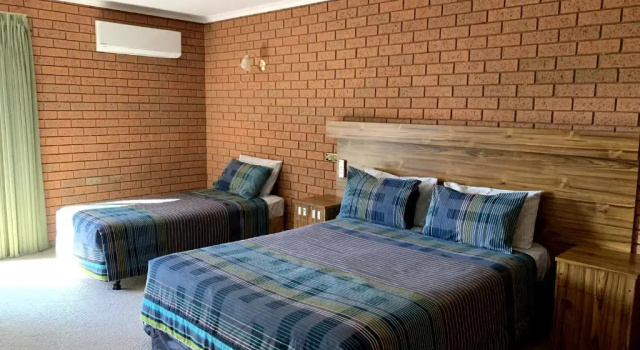 Трёхместный номер Standard Kingswood Motel