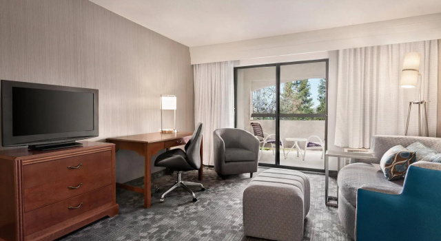 Двухместный люкс с 2 комнатами Courtyard by Marriott San Jose South/Morgan Hill