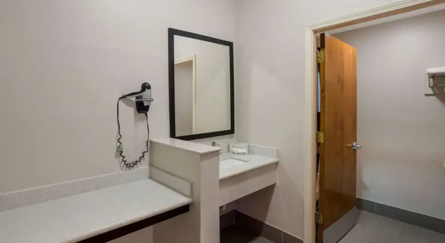 Двухместный люкс Rodeway Inn Brandon - Jackson East