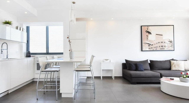 Beautiful 3BR Penthouse in Brenner 1 by HolyGuest, Забронировать Отель Тель-Авив Тель-Авивский округ