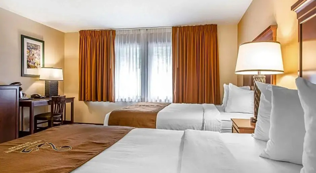 Четырёхместный номер Superior The Black Swan Lee - Lenox, an Ascend Collection Hotel