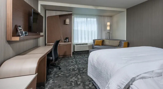 Courtyard Boston Littleton, Забронировать Отель Уэстфорд 