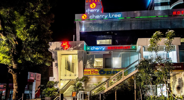 Cherry Tree Hotels, Rezervovat Hotel Indaur Madhya Pradesh