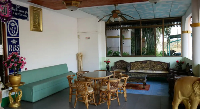 Royal Jommanee Hotel