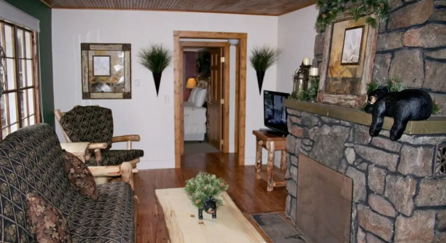 Mountain Pine Cabin by Rocky Mountain Resorts- #20-ncd0296, Забронировать Дом для отпуска Отели Rocky Mountain National Park с парковкой, Парковка