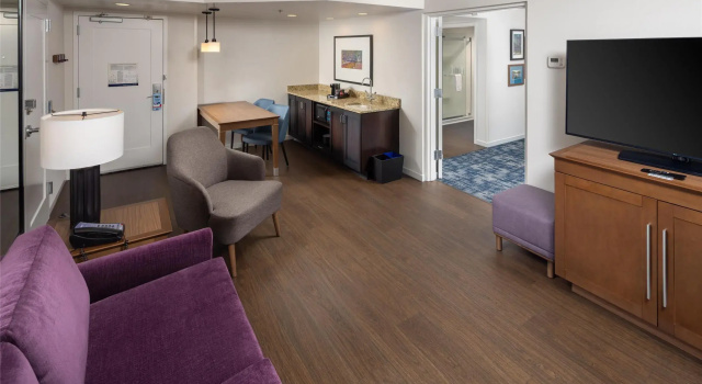Двухместный люкс c 1 комнатой Hampton Inn and Suites Asheville Airport