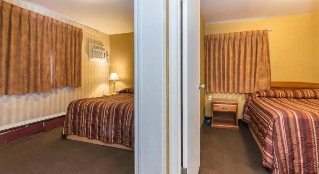 Люкс Deluxe Canadas Best Value Inn Chinook Station