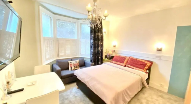 Modern And Cosy Studio Flat, Забронировать Апартаменты/квартира Отели Большого Лондона с парковкой, Парковка