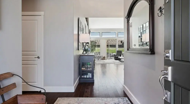 Village 62 Gorgeous Remodeled Townhouse with Firepit on the Backyard by RedAwning, Забронировать Дом для отпуска Редмонд 
