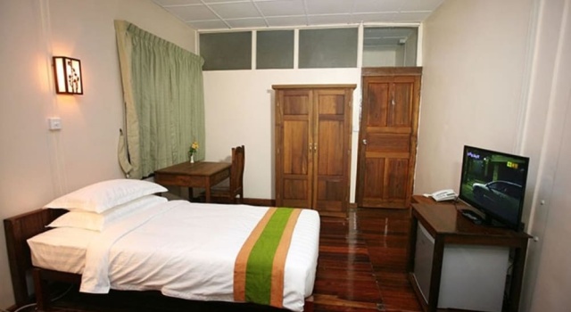 Люкс Hotel June Business Bed Breakfast