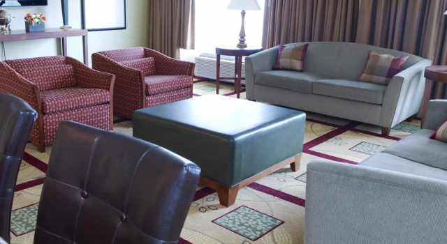 Red Lion Hotel Hartford, Забронировать Отель Отели Хартфорд с парковкой, рядом с Connecticut State Capitol Park, Парковка