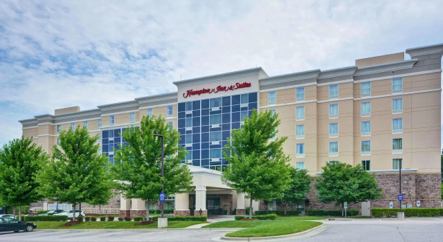 Hampton Inn & Suites Crabtree, Забронировать Отель Роли Raleigh-Durham Metropolitan Area