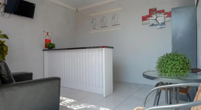 Номер Economy RedDoorz near Padang Golf Adisucipto