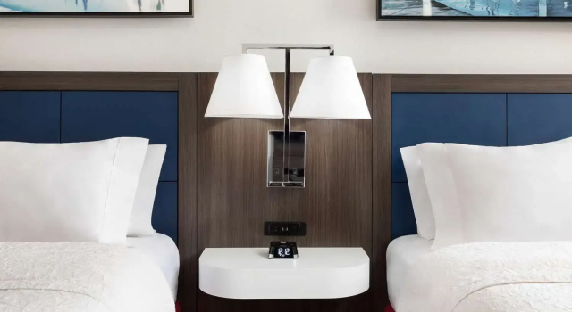 Четырёхместный люкс Hampton Inn & Suites Baltimore Inner Harbor