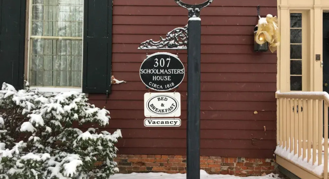 Schoolmasters House Bed & Breakfast, Забронировать Отель Отели Niagara Falls and Wine Country с парковкой, Парковка