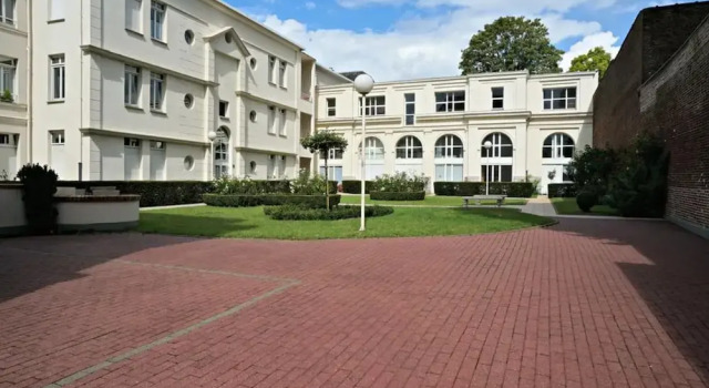 Appart Hôtel Lille - COLINE, Забронировать Отель Отели Лилля с парковкой, рядом с Оперный театр, Парковка