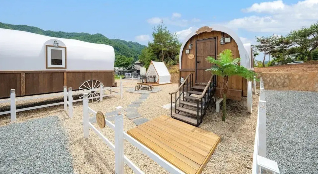 Тент c 1 комнатой Gapyeong JH PoolVilla & glamping