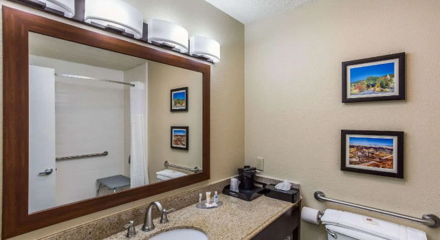 Четырёхместный номер Standard Comfort Inn Charleston South
