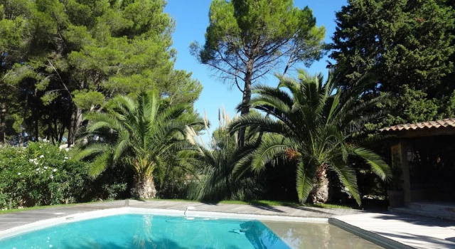 Studio in Roquefort-la-bédoule, With Pool Access, Enclosed Garden and, Забронировать Апартаменты/квартира Кюж-ле-Пен Буш-дю-Рон